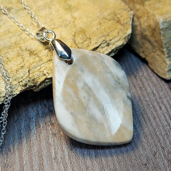 Mexican Onyx Worry Stone Necklace Natural Stone Pendant - Picture 2 of 4